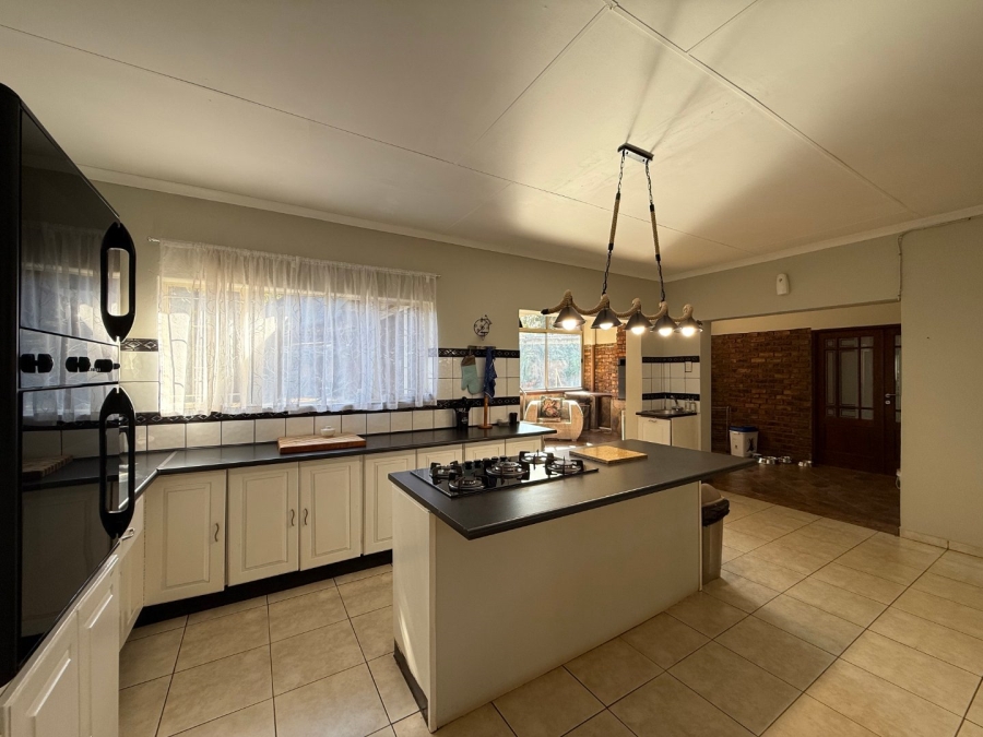 5 Bedroom Property for Sale in Schoemansville North West